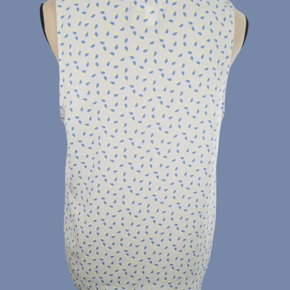 Caslon Scoop neckline sleeveless Pattern Top. Size Mp - Picture 4 of 10